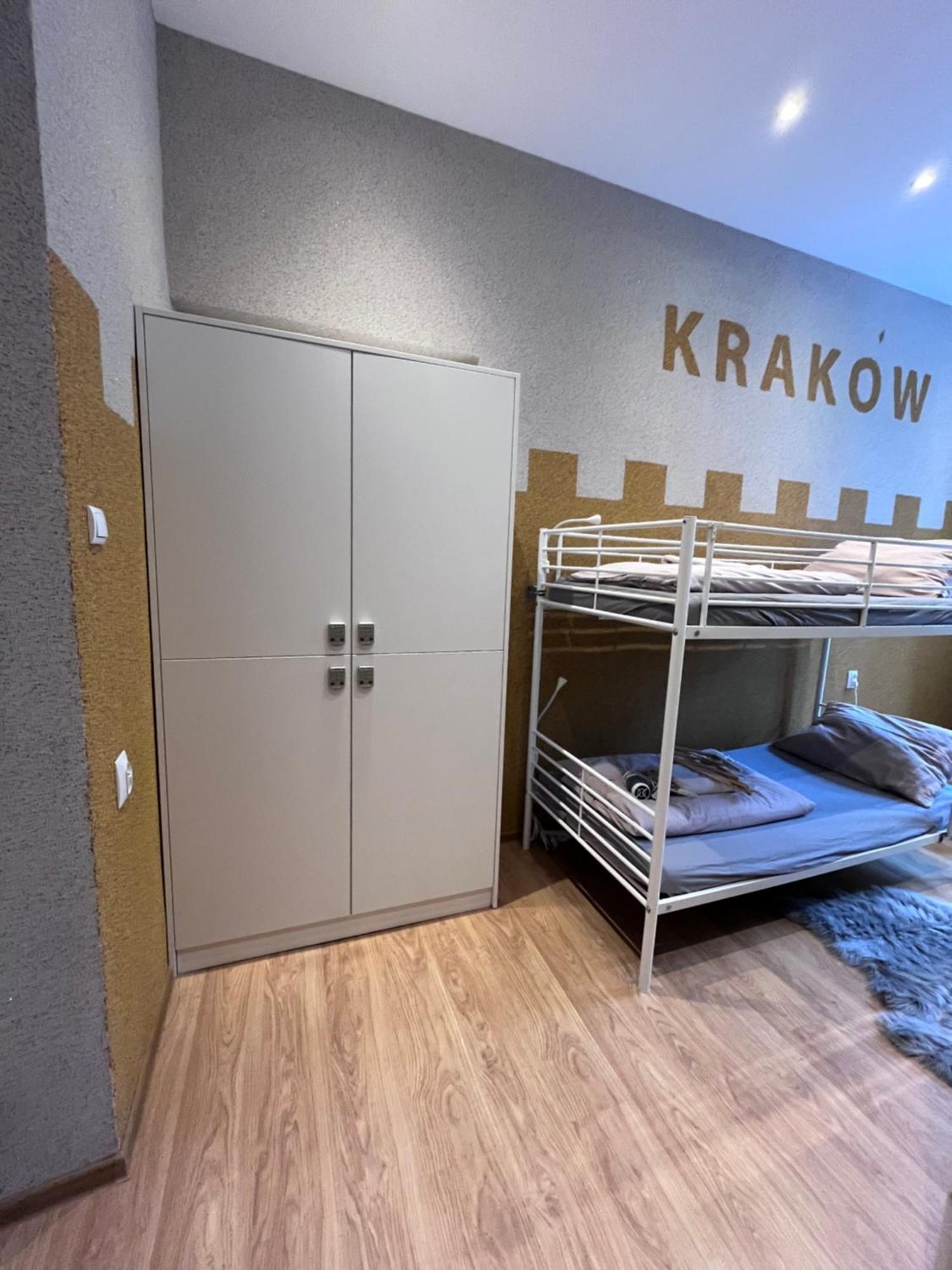 Girls Hostel Краков Экстерьер фото