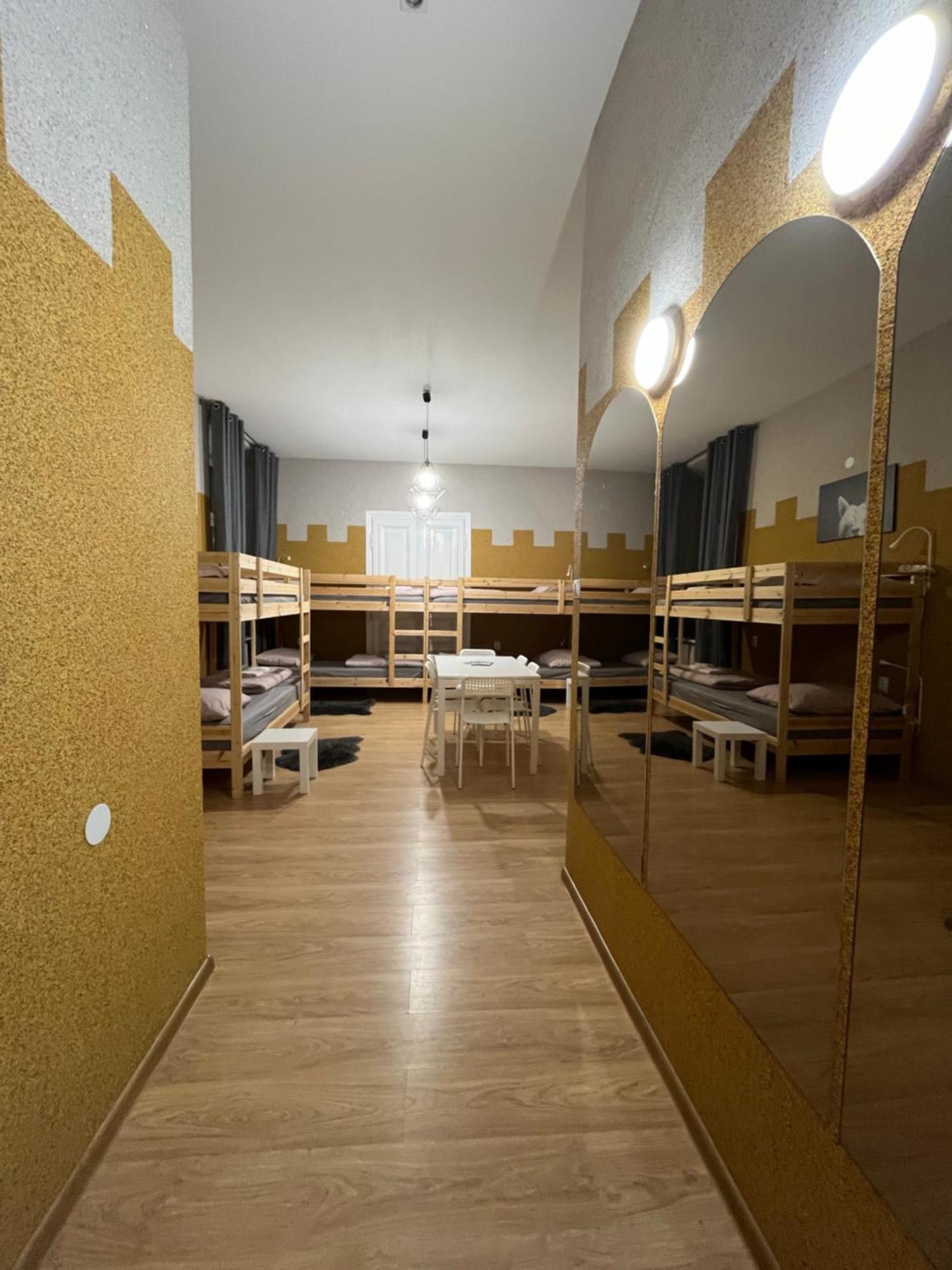 Girls Hostel Краков Экстерьер фото