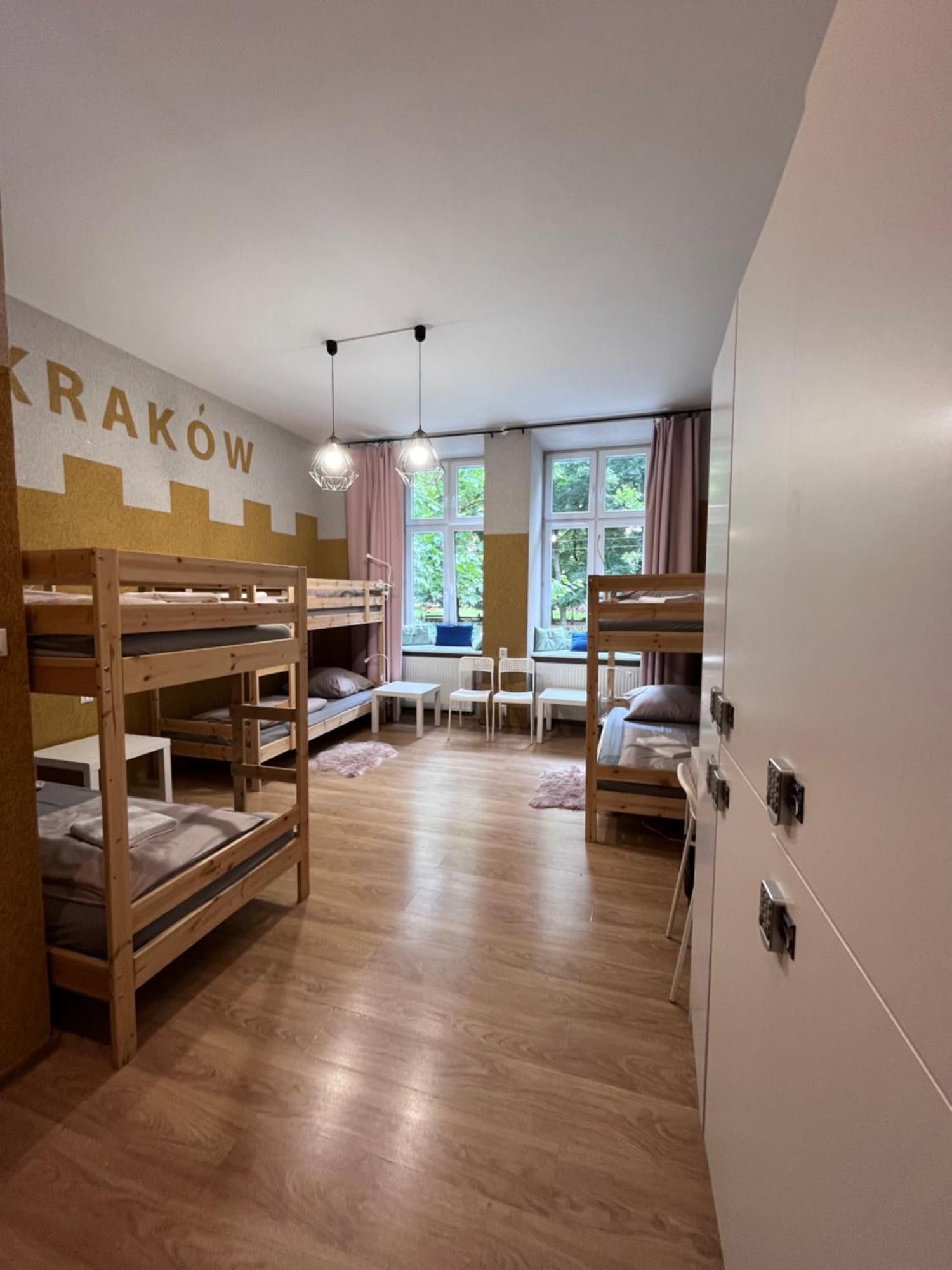 Girls Hostel Краков Экстерьер фото