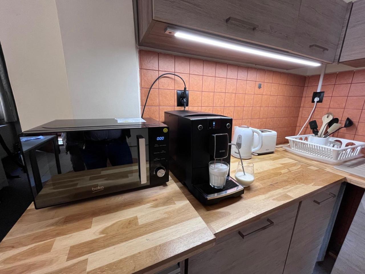 Girls Hostel Краков Экстерьер фото