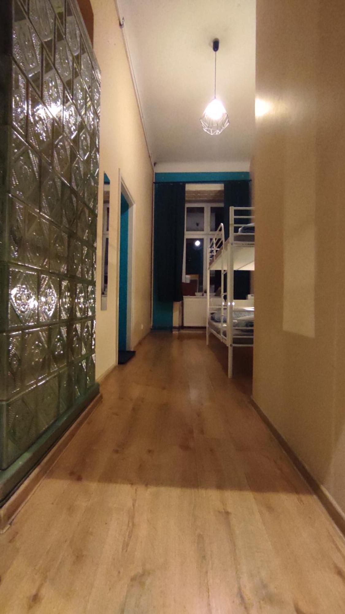 Girls Hostel Краков Экстерьер фото