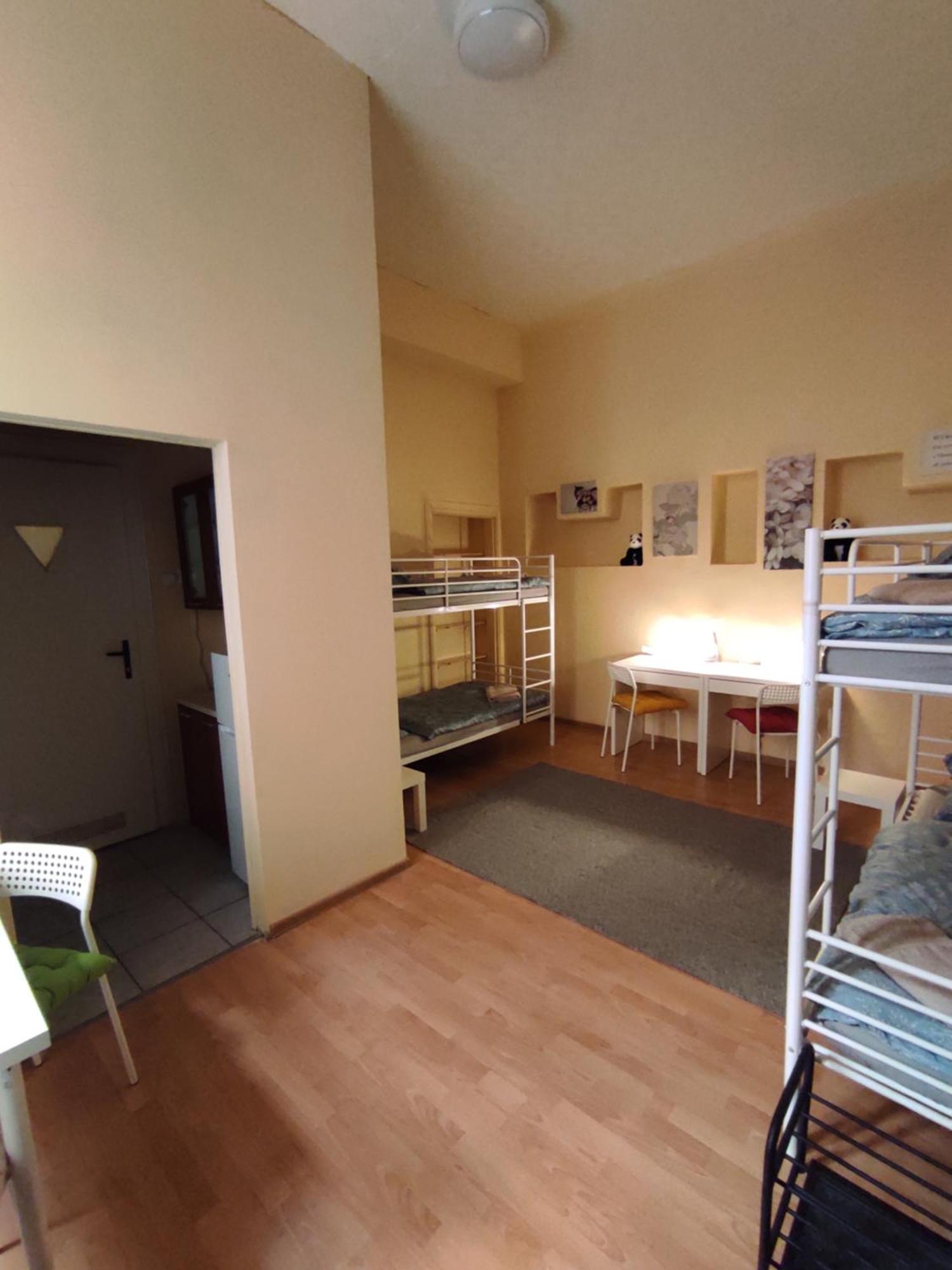Girls Hostel Краков Экстерьер фото